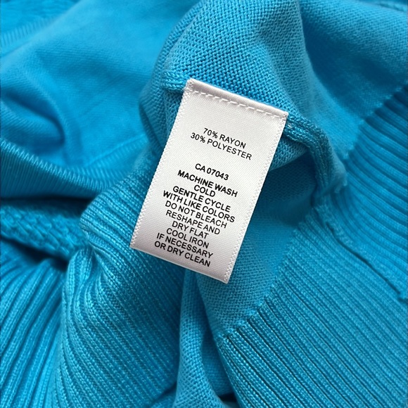 NEW Cable & Gauge Bright Blue Off the Shoulder Knit Blouse Women’s Size Large - Picture 6 of 8